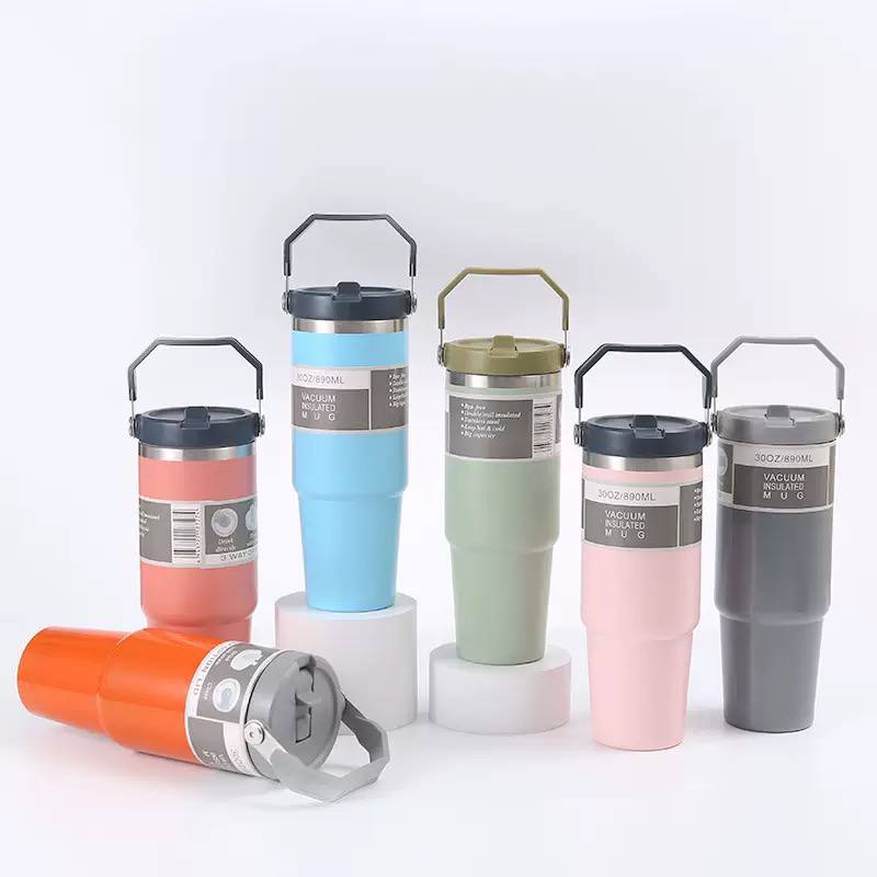 Vacuum insulated mug with handle